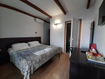 Фото номера Двухместный номер с 1 кроватью Виллы Villa Elena г. Яноши 2