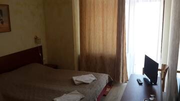 Фото номера Стандартный двухместный номер с 1 кроватью Отель Hotel Helikon г. Яноши 10