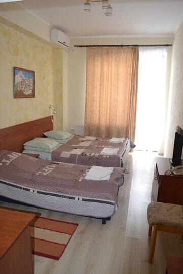 Фото номера Полулюкс Отель Hotel Helikon г. Яноши 4