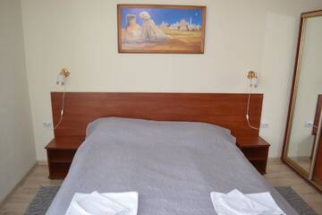 Фото номера Стандартный двухместный номер с 1 кроватью Отель Hotel Helikon г. Яноши 4