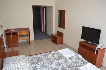 Фото номера Полулюкс Отель Hotel Helikon г. Яноши 6